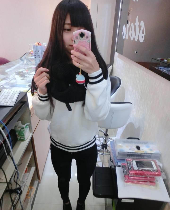 清纯大眼学生妹 教室内甜美制服自拍